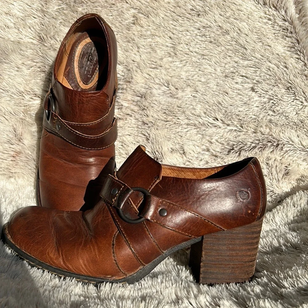 Born Ankle Boots Leather straps, chunky block heel and buckle, size 7 - Picture 1 of 9